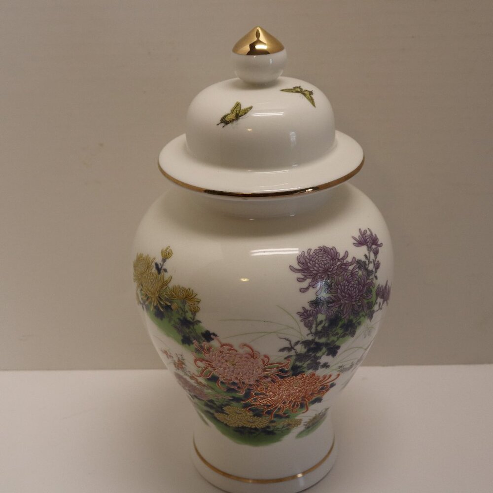 Andrea Ginger Jar by Sadek of Japan with Lid that has Butter Flys